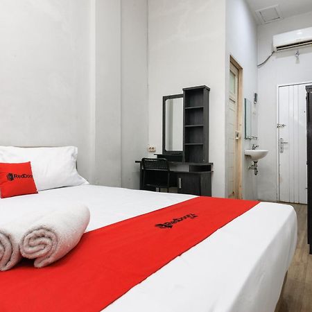 Reddoorz Near Mandaya Royal Hospital Puri Hotell Tangerang Exteriör bild