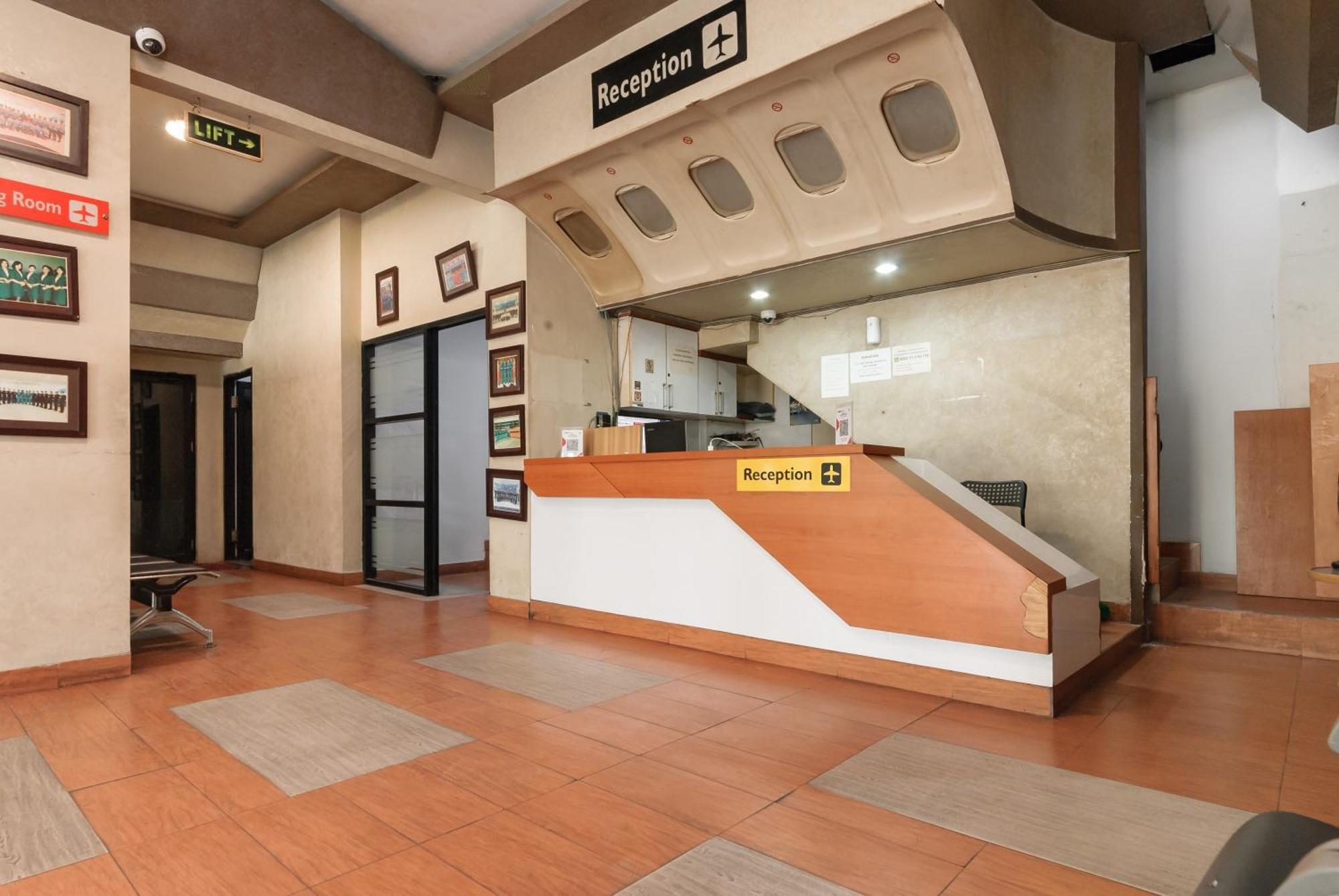 Reddoorz Near Mandaya Royal Hospital Puri Hotell Tangerang Exteriör bild