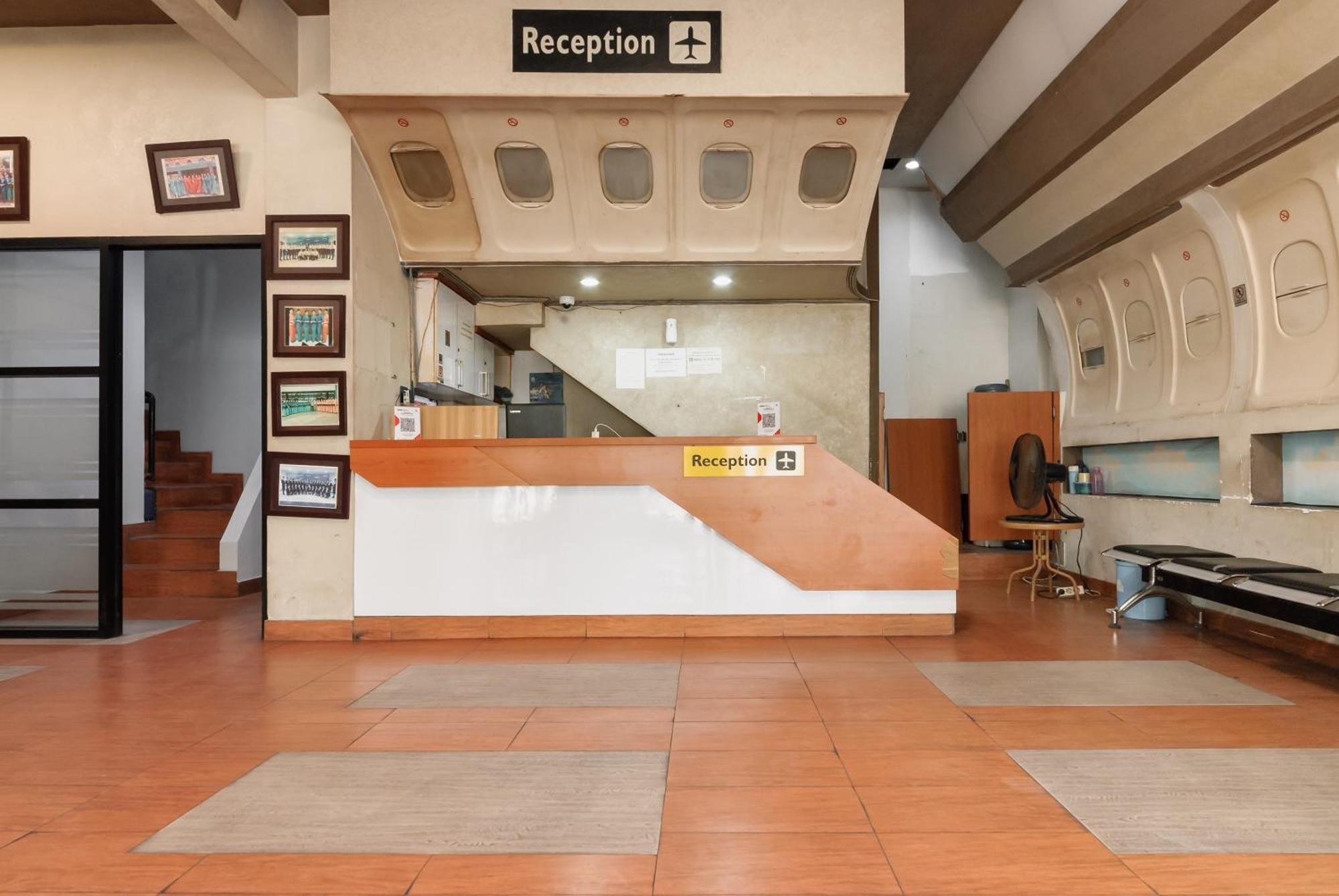 Reddoorz Near Mandaya Royal Hospital Puri Hotell Tangerang Exteriör bild