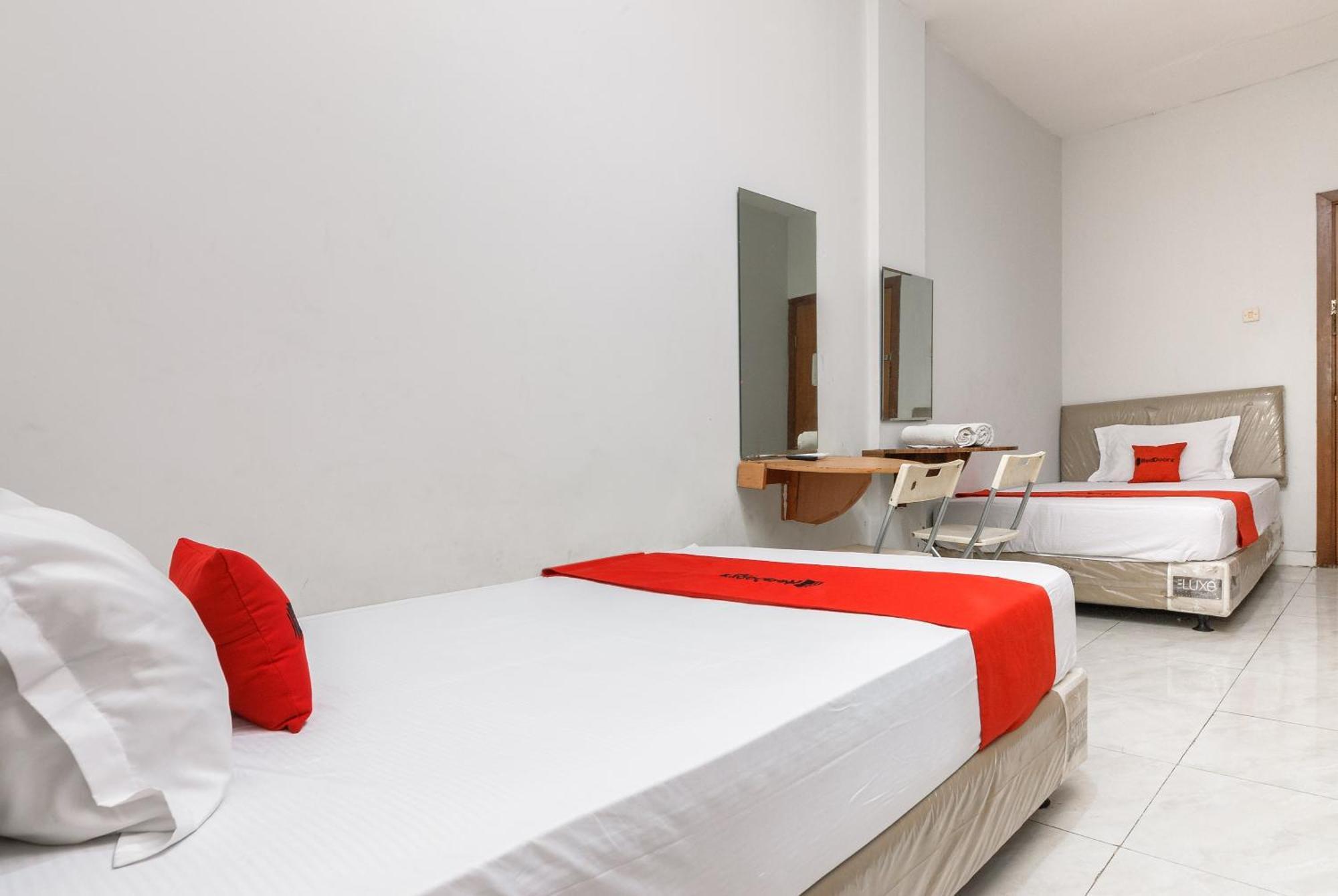 Reddoorz Near Mandaya Royal Hospital Puri Hotell Tangerang Exteriör bild
