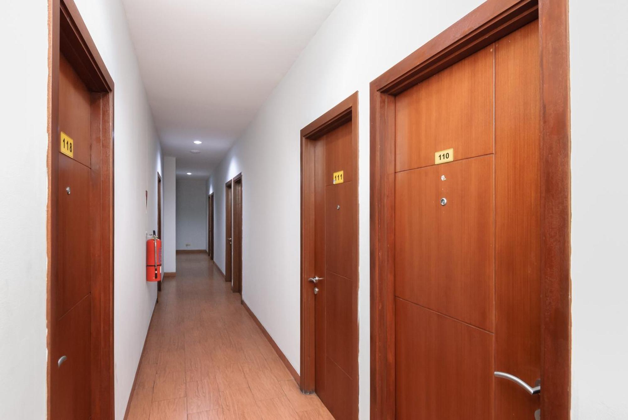 Reddoorz Near Mandaya Royal Hospital Puri Hotell Tangerang Exteriör bild