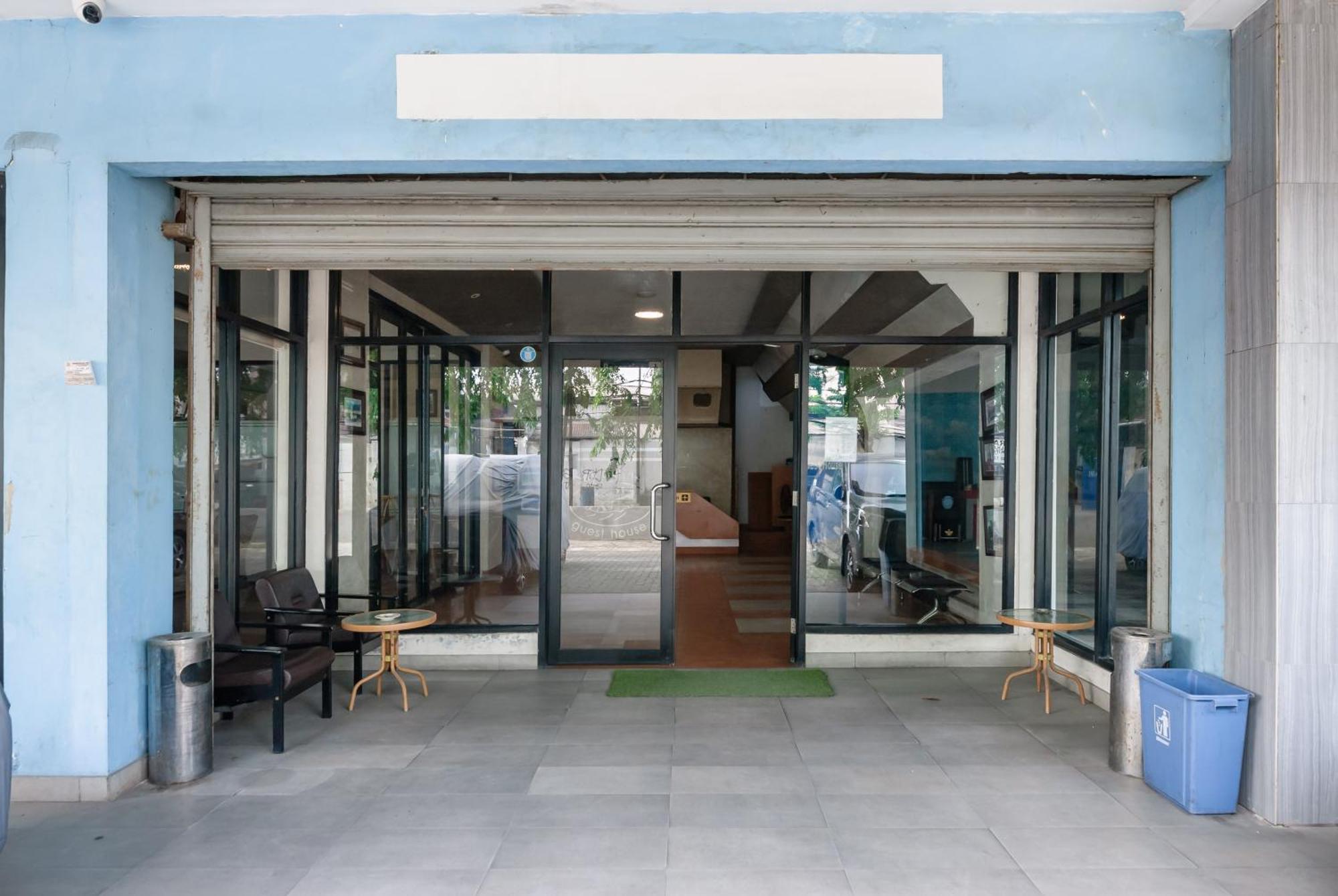 Reddoorz Near Mandaya Royal Hospital Puri Hotell Tangerang Exteriör bild