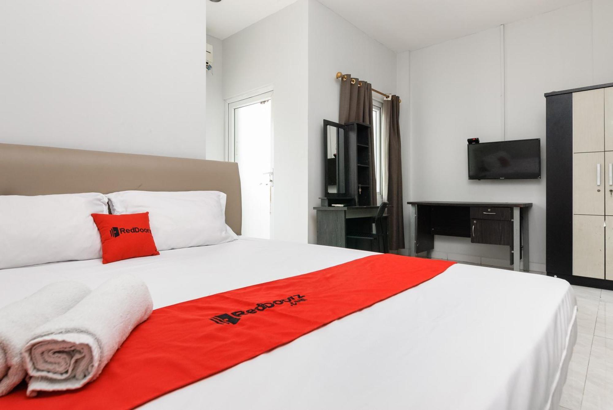 Reddoorz Near Mandaya Royal Hospital Puri Hotell Tangerang Exteriör bild