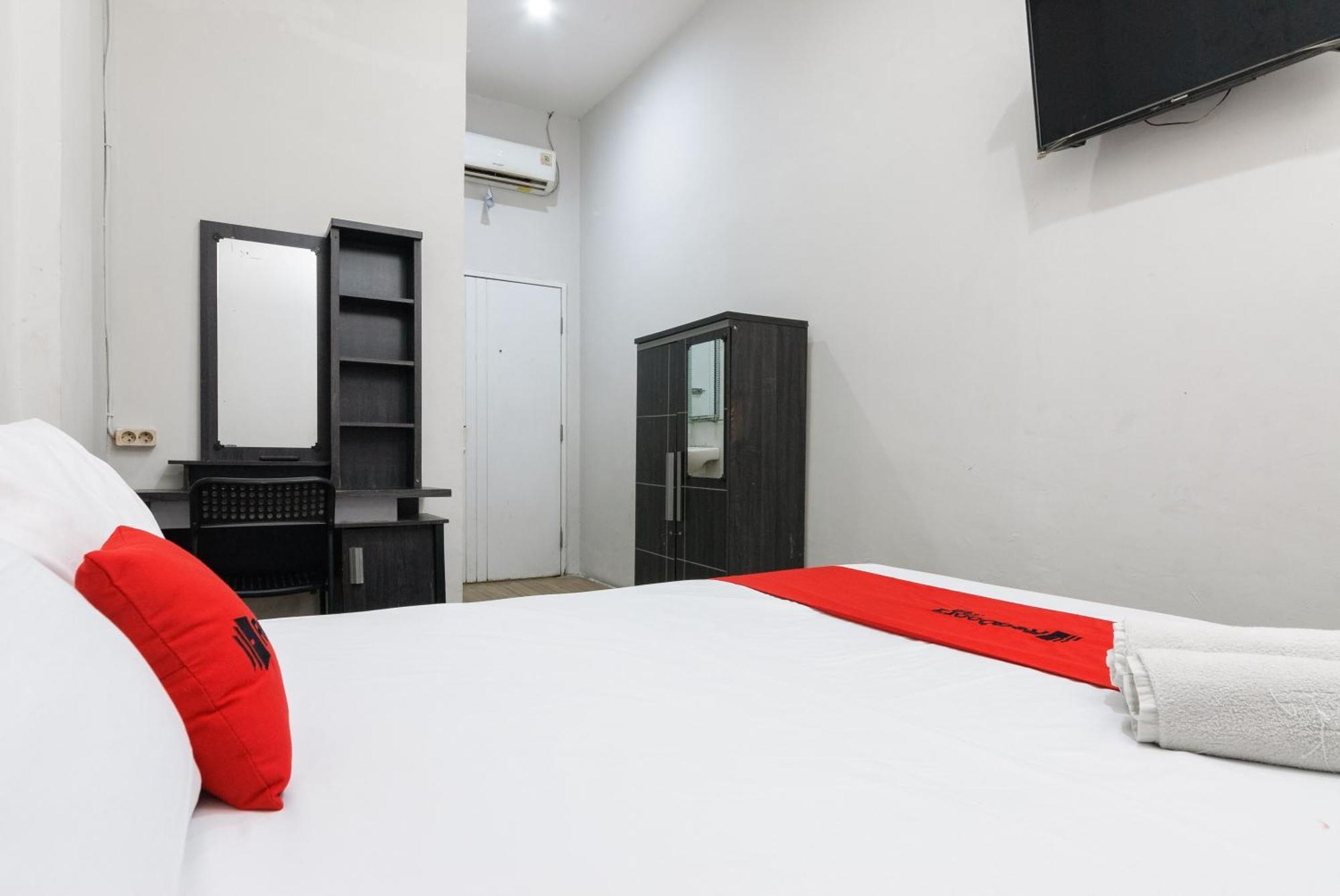 Reddoorz Near Mandaya Royal Hospital Puri Hotell Tangerang Exteriör bild