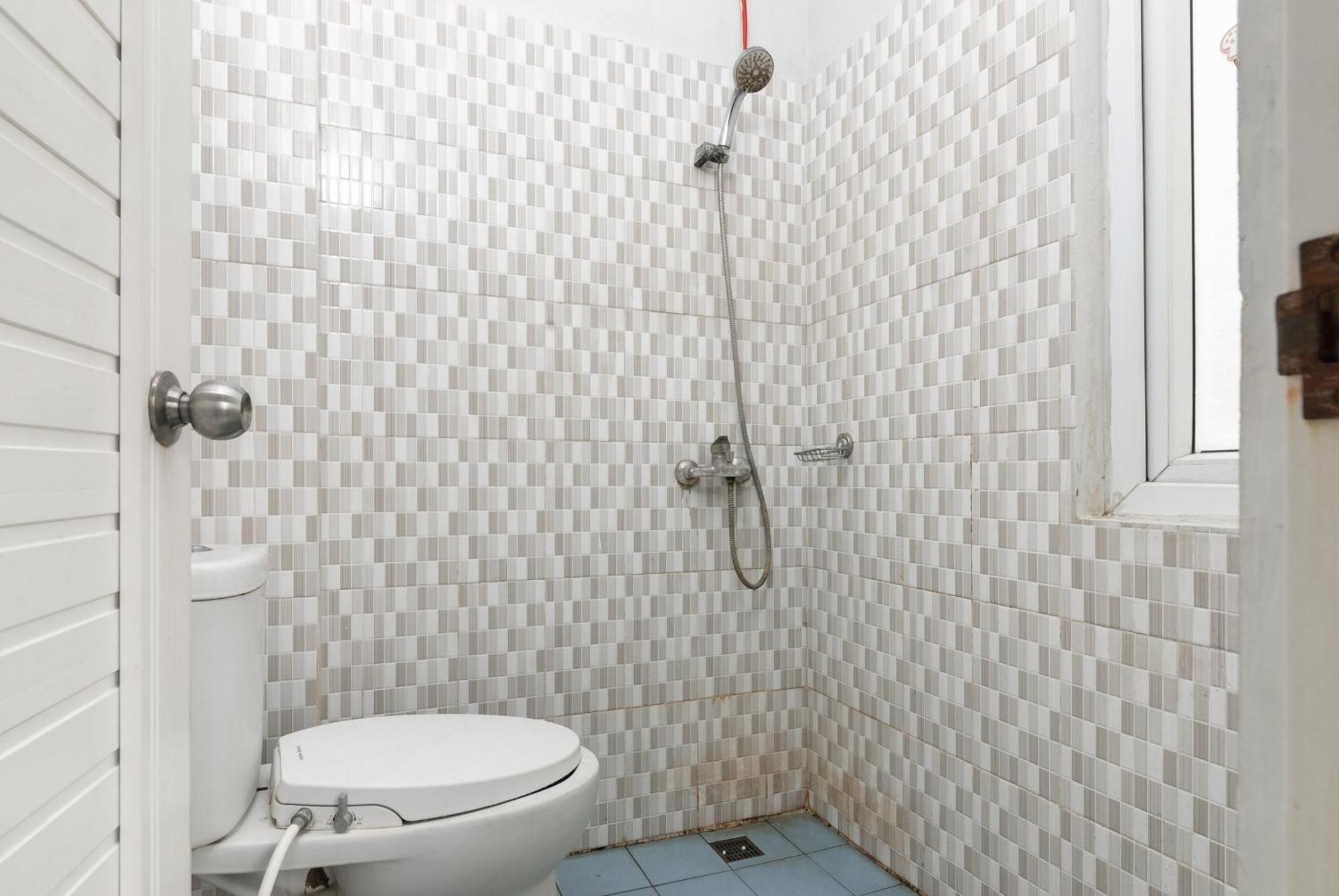 Reddoorz Near Mandaya Royal Hospital Puri Hotell Tangerang Exteriör bild