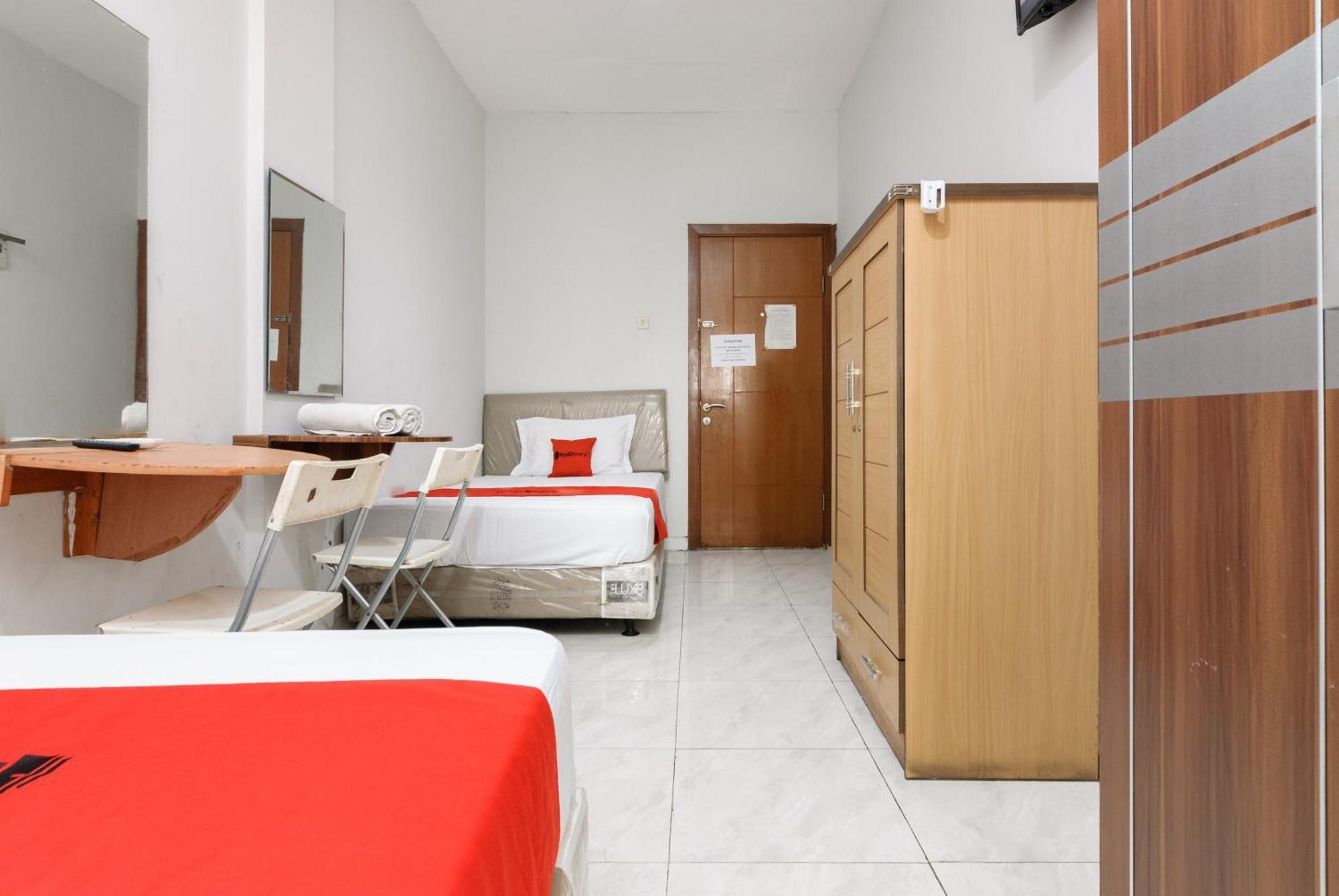 Reddoorz Near Mandaya Royal Hospital Puri Hotell Tangerang Exteriör bild