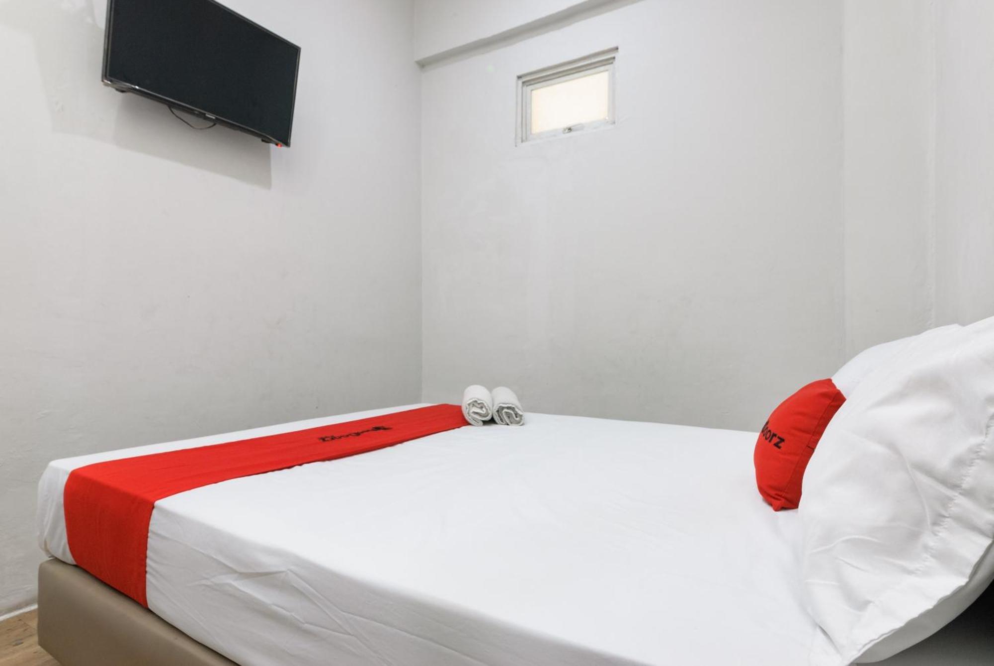 Reddoorz Near Mandaya Royal Hospital Puri Hotell Tangerang Exteriör bild