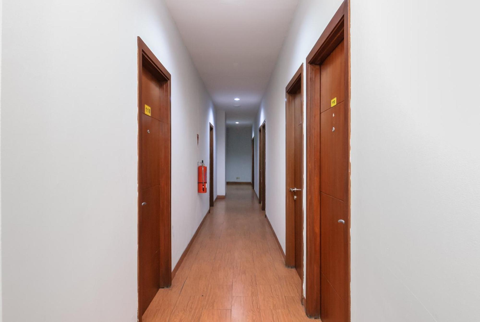 Reddoorz Near Mandaya Royal Hospital Puri Hotell Tangerang Exteriör bild