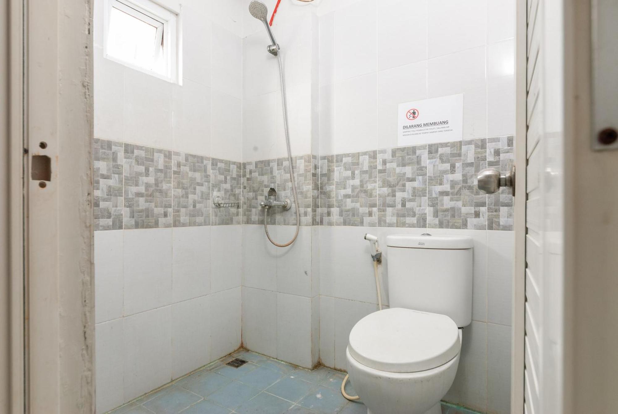 Reddoorz Near Mandaya Royal Hospital Puri Hotell Tangerang Exteriör bild