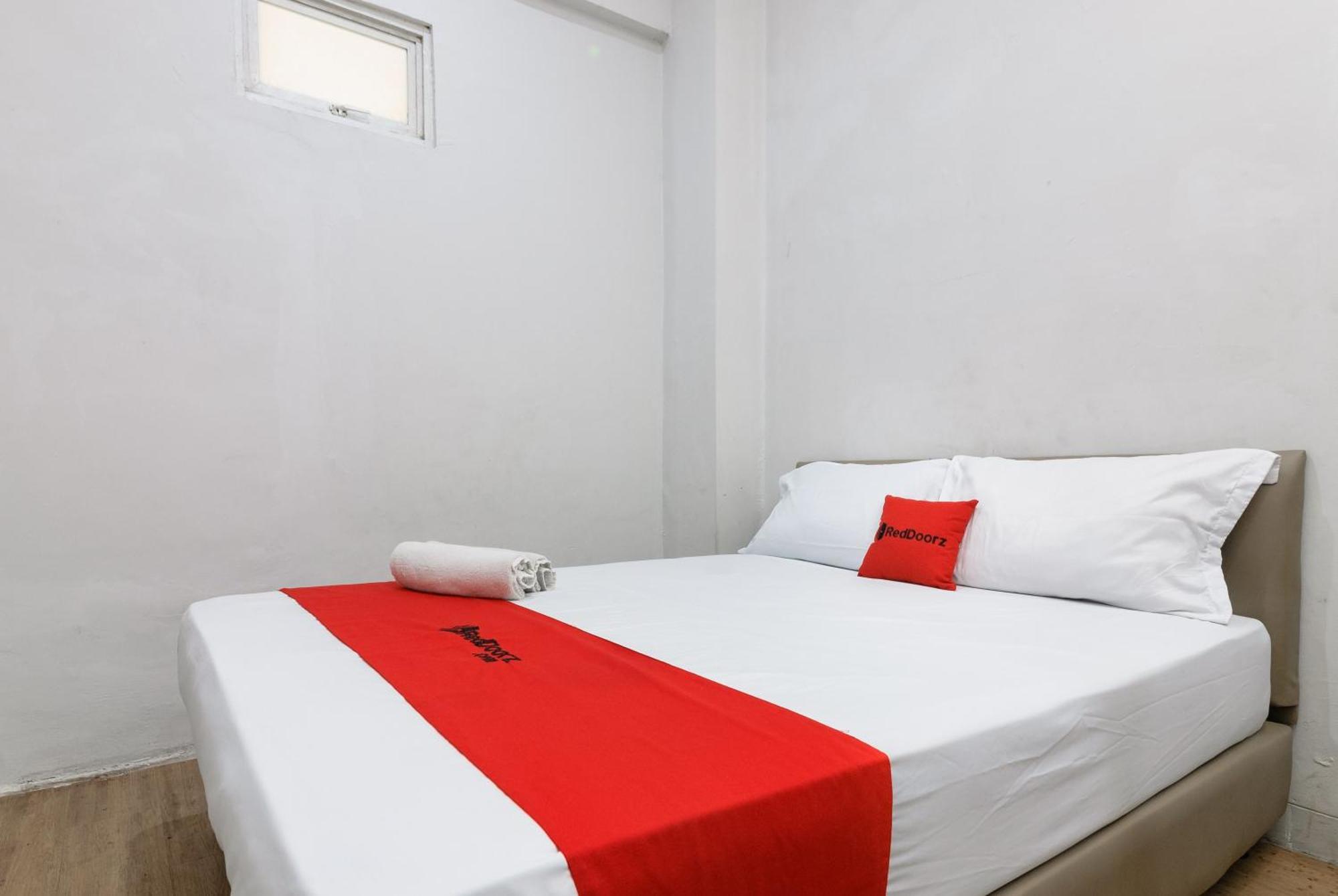 Reddoorz Near Mandaya Royal Hospital Puri Hotell Tangerang Exteriör bild