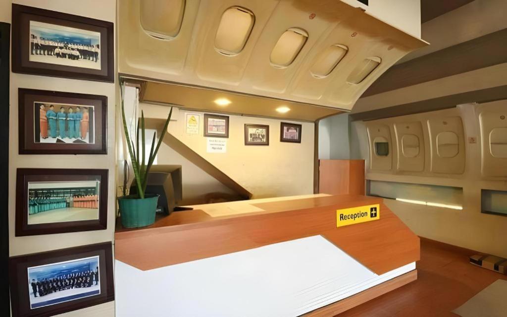 Reddoorz Near Mandaya Royal Hospital Puri Hotell Tangerang Exteriör bild